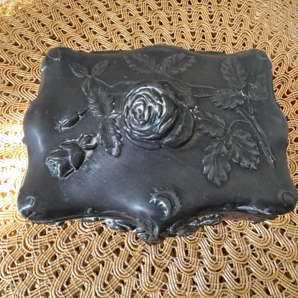 Roger’s Silverplate Co. Floral Roses Jewelry Trinket Box. 3 1/2” H. Vintage
